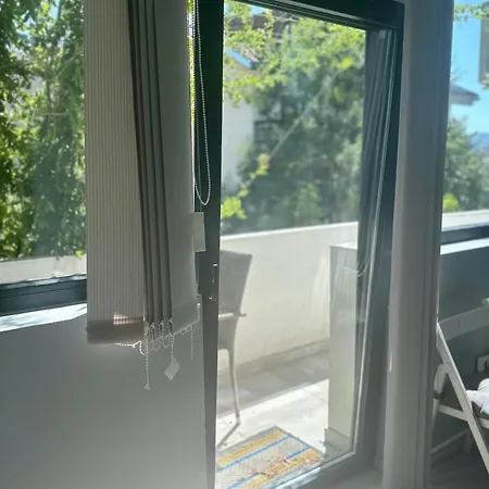 Apartman 206 *